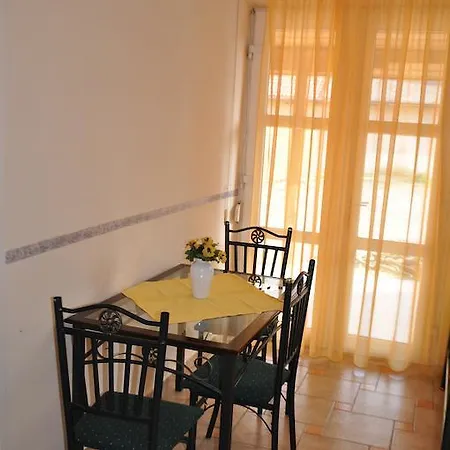 דירה Julius Apartmanhaz *